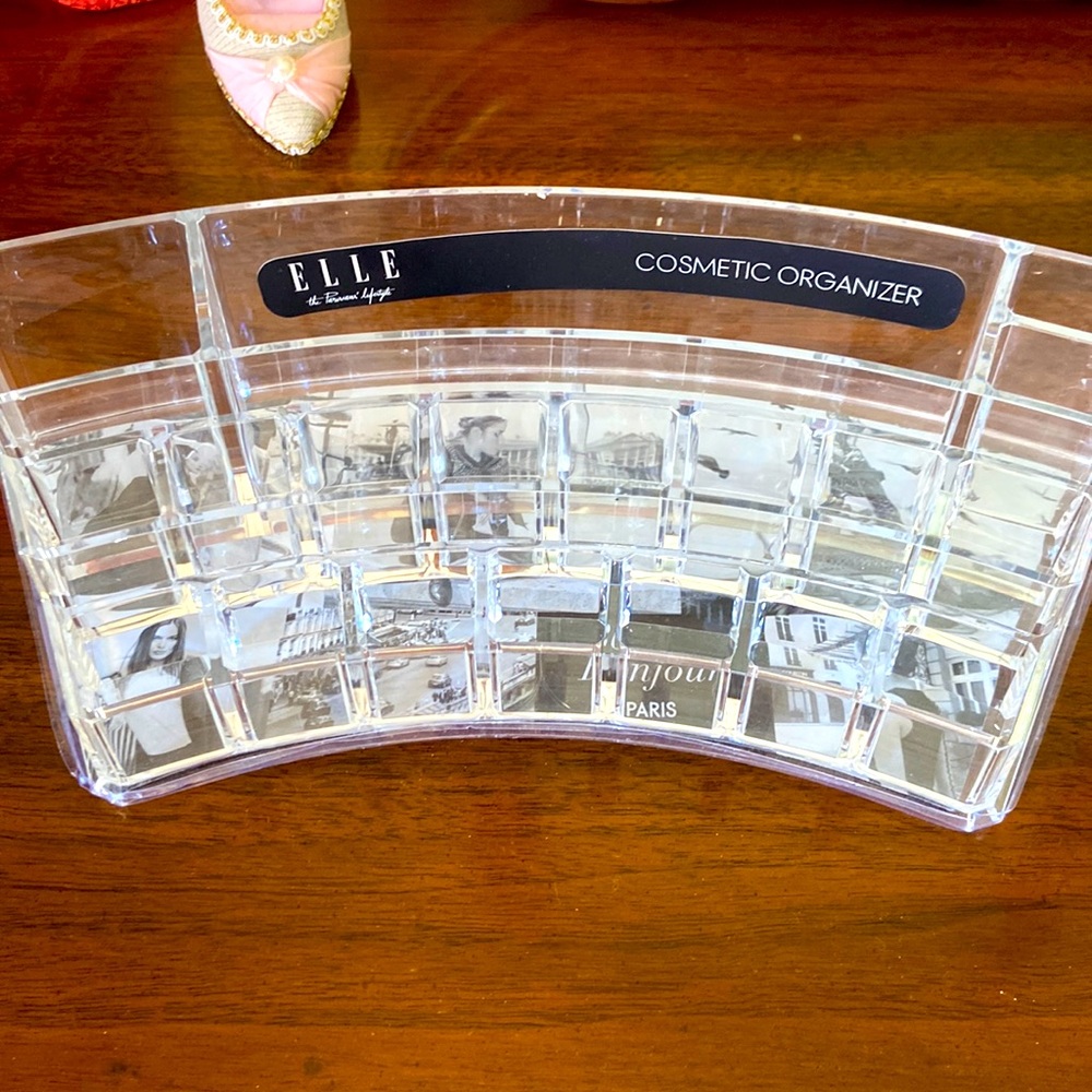 Elle cosmetic organizer